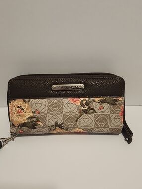 Stone Mountain USA Brown and Floral Women's Wallet Brand New No Tag
